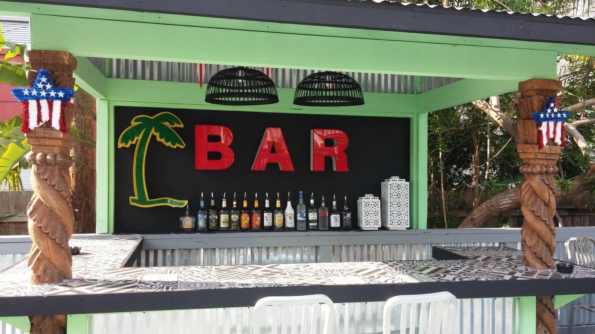 Upper Deck Hotel And Bar - Adults Only サウス・パドリー・アイランド エクステリア 写真